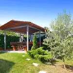 Apartment Strandnahe Mit Grossem Garten By Interhome Dajla