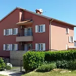 Apartment Strandnahe Mit Grossem Garten By Interhome