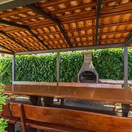 Strandnahe Mit Grossem Garten By Interhome Lejlighed Dajla