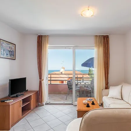 Apartment Strandnahe Mit Grossem Garten By Interhome *