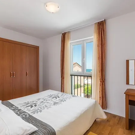 Apartment Strandnahe Mit Grossem Garten By Interhome