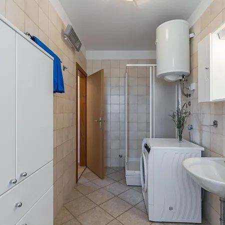 Apartment Strandnahe Mit Grossem Garten By Interhome