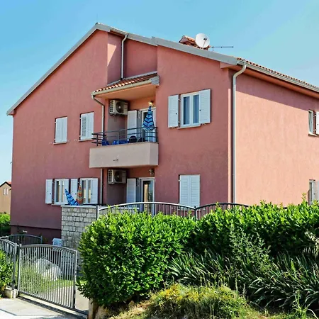 Apartment Strandnahe Mit Grossem Garten By Interhome