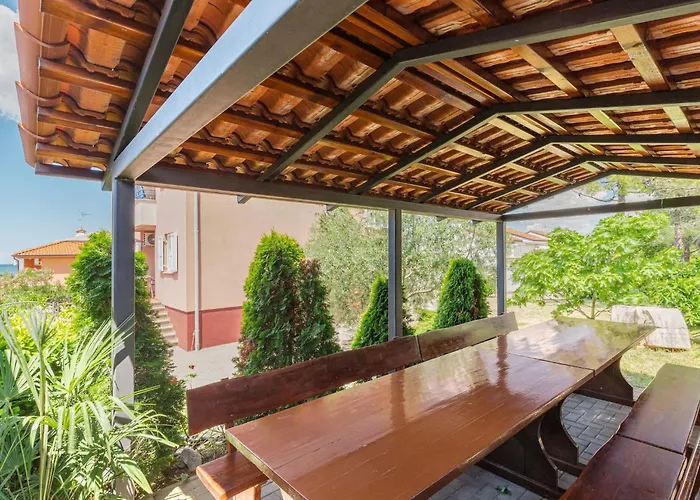 Apartment Strandnahe Mit Grossem Garten By Interhome *