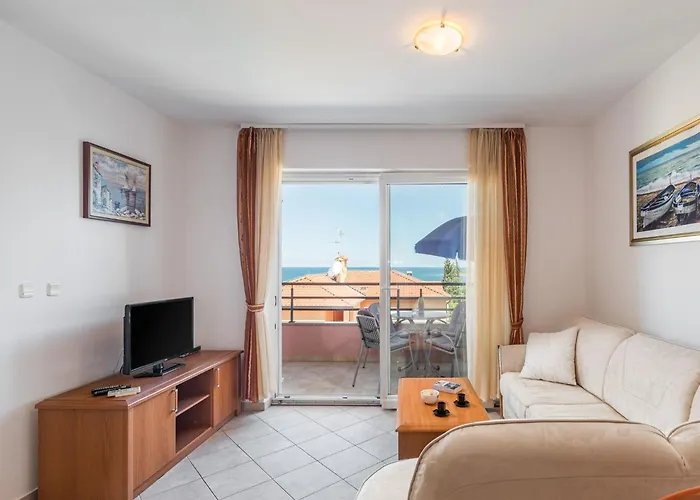 Apartment Strandnahe Mit Grossem Garten By Interhome *