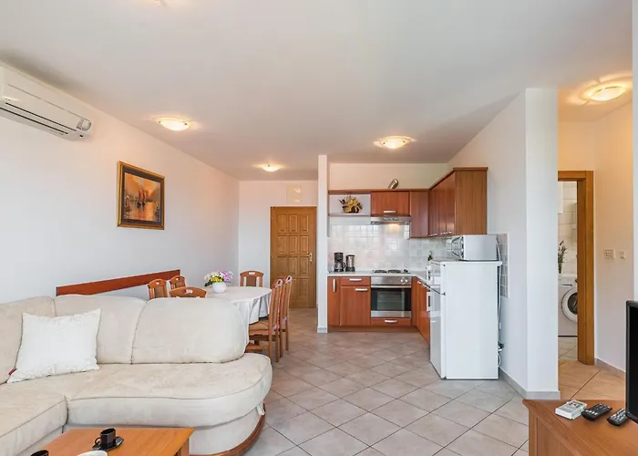 Strandnahe Mit Grossem Garten By Interhome *