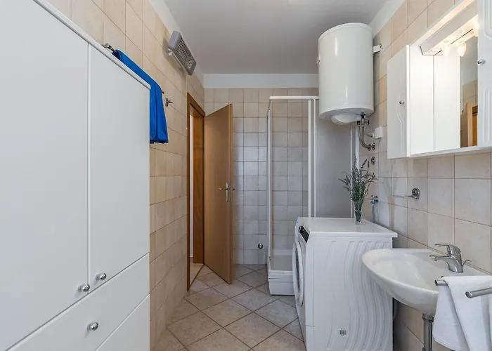 Apartment Strandnahe Mit Grossem Garten By Interhome