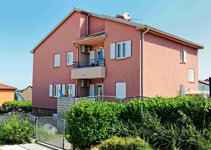 Apartment Strandnahe Mit Grossem Garten By Interhome