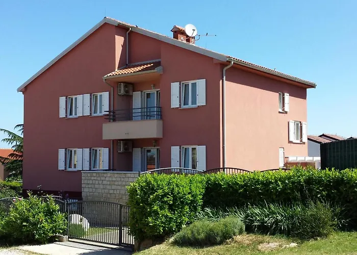 Apartment Strandnahe Mit Grossem Garten By Interhome