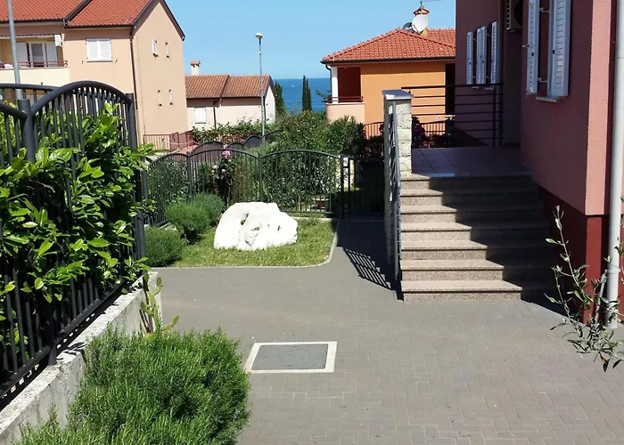 Lejlighed Strandnahe Mit Grossem Garten By Interhome Dajla