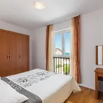 Appartement Strandnahe Mit Grossem Garten By Interhome