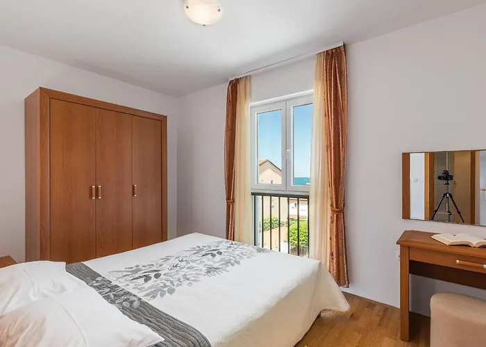 Appartement Strandnahe Mit Grossem Garten By Interhome